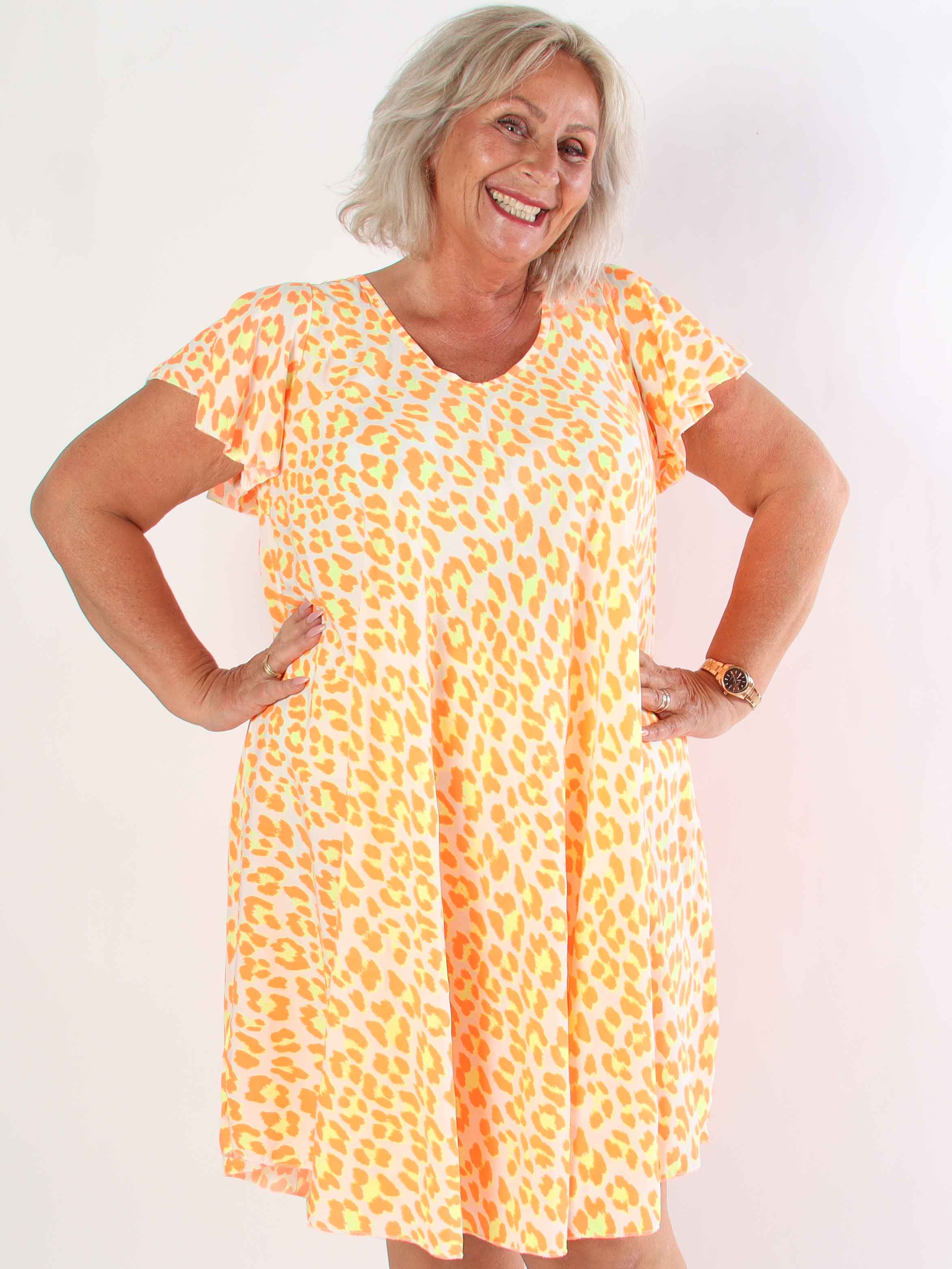 Chione - Söt plus size kklänning i A-form med leopardmönster